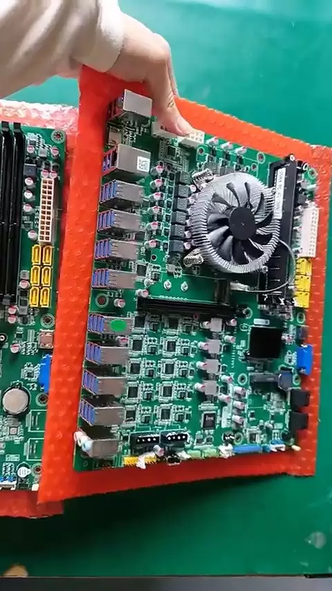 神奇主板竟然有36个USB接口!可惜是Intel老平台 还都是USB-A