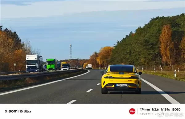 卢伟冰第一次在德国高速开小米SU7 Ultra 白色车牌简约大气