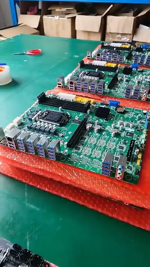 神奇主板竟然有36个USB接口!可惜是Intel老平台 还都是USB-A