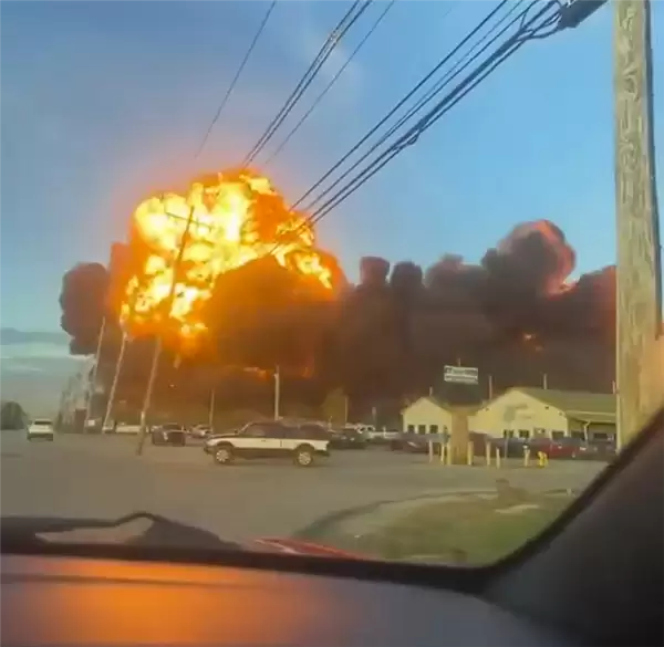 载28万加仑燃油!美国UPS一货机坠毁爆燃:已致7人死亡