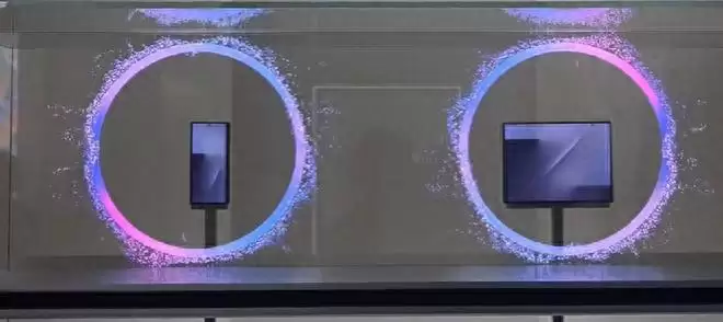 三星三折叠屏手机亮相 苹果机皇价比百元机改写爱疯史！