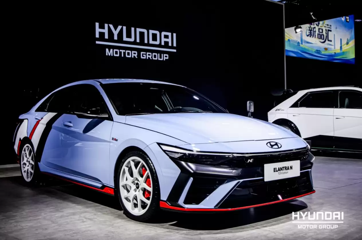 现代 IONIQ 5 N DK 限定版亮相 2025 进博会，《头文字D》藤原拓海原型联合开发