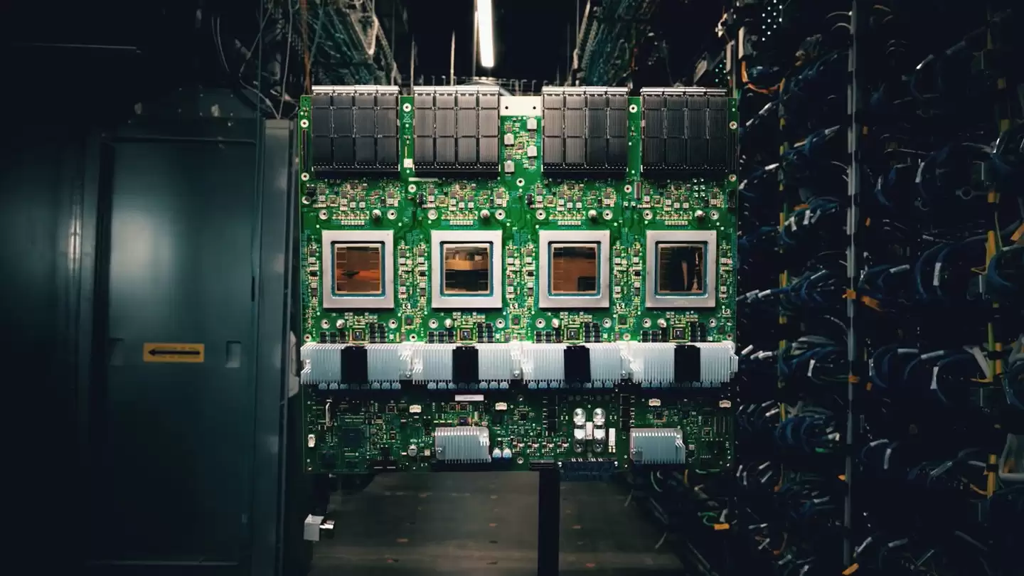 性能较前代提升逾四倍，谷歌最强 AI 芯片 Ironwood 未来数周内将开放供应