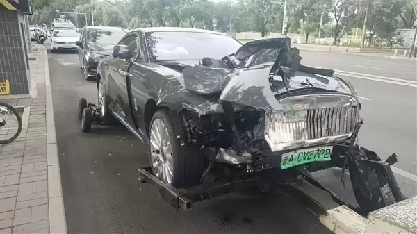 闪灵事故后为何不再买一台劳斯莱斯 陈震：过不了自己这关