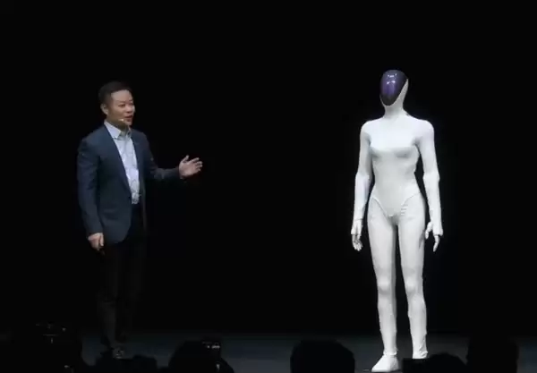 获得对手认可！马斯克点赞何小鹏自证IRON身份视频