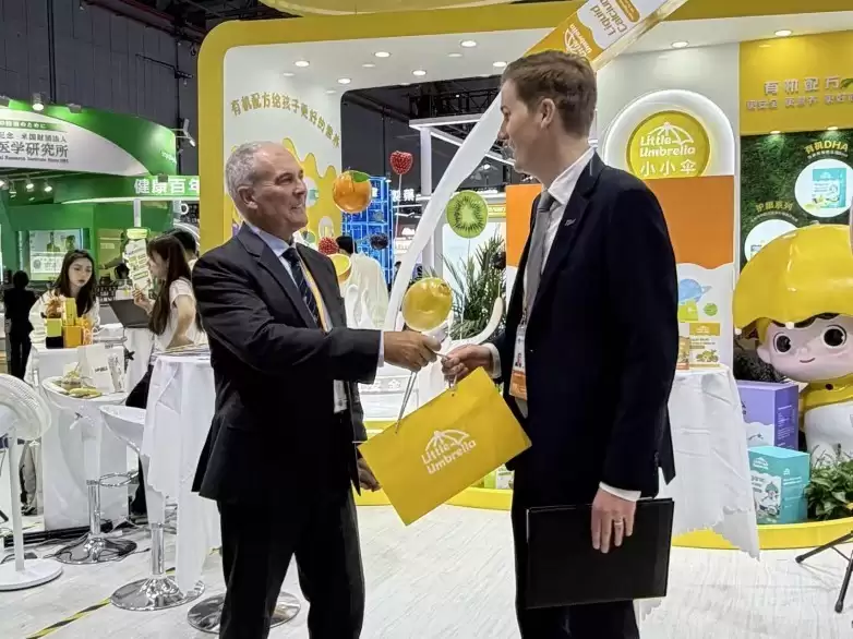 新西兰商务参赞到访LittleUmbrella小小伞展位，助力中新经贸深化合作
