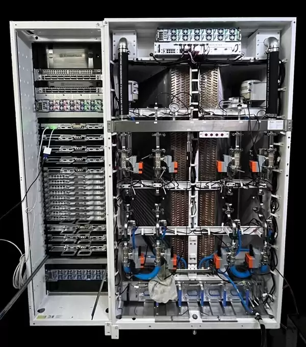 一颗芯片1800W功耗!NVIDIA下代AI服务器液冷就要40万元