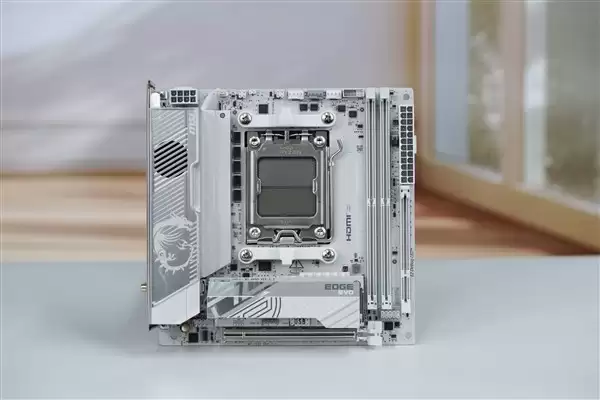 微星发布首款X870I主板:ITX小板旗舰,支持Zen6与高频内存