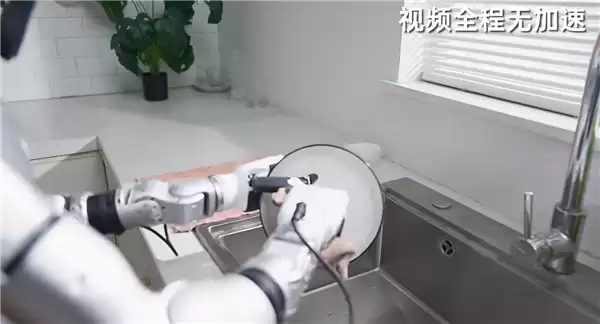 分身术成现实!宇树科技发布全身遥操作平台:同步人类动作、会洗碗做家务