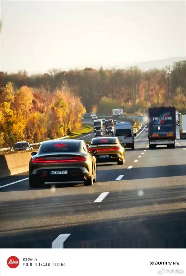 卢伟冰德国不限速高速试驾小米SU7!最高飙到260km/h 依然非常稳