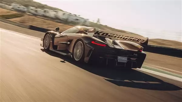 “最快量产车”易主:科尼赛克新超跑刷新拉古纳塞卡赛道纪录