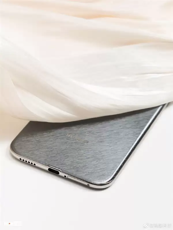 4199元起！华为Mate 70 Air图赏抢先看：金丝银锦配色很抢眼 一眼高端