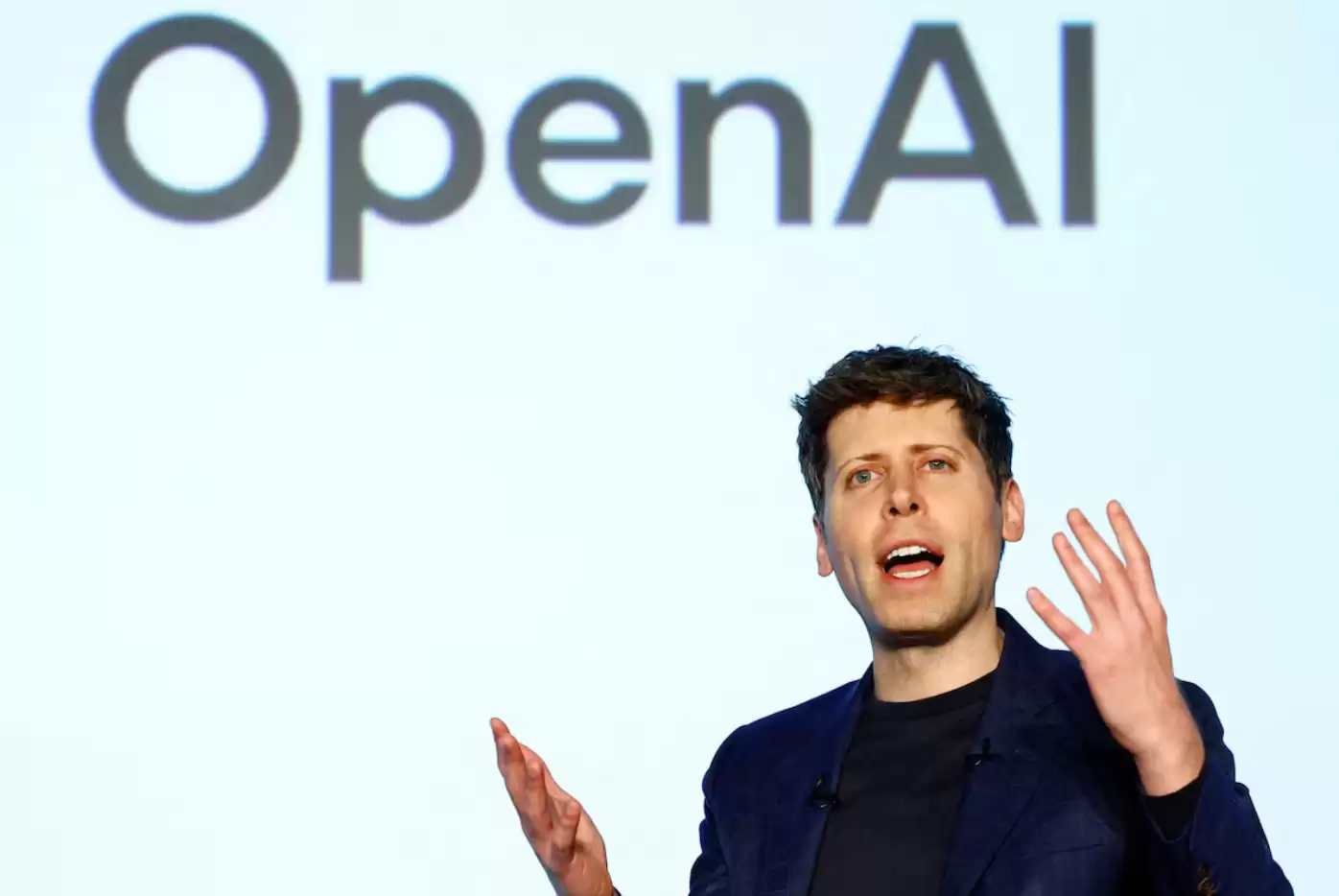 奥尔特曼驳斥 OpenAI 项目需美政府纾困,坚称数据中心投资无需纳税人买单