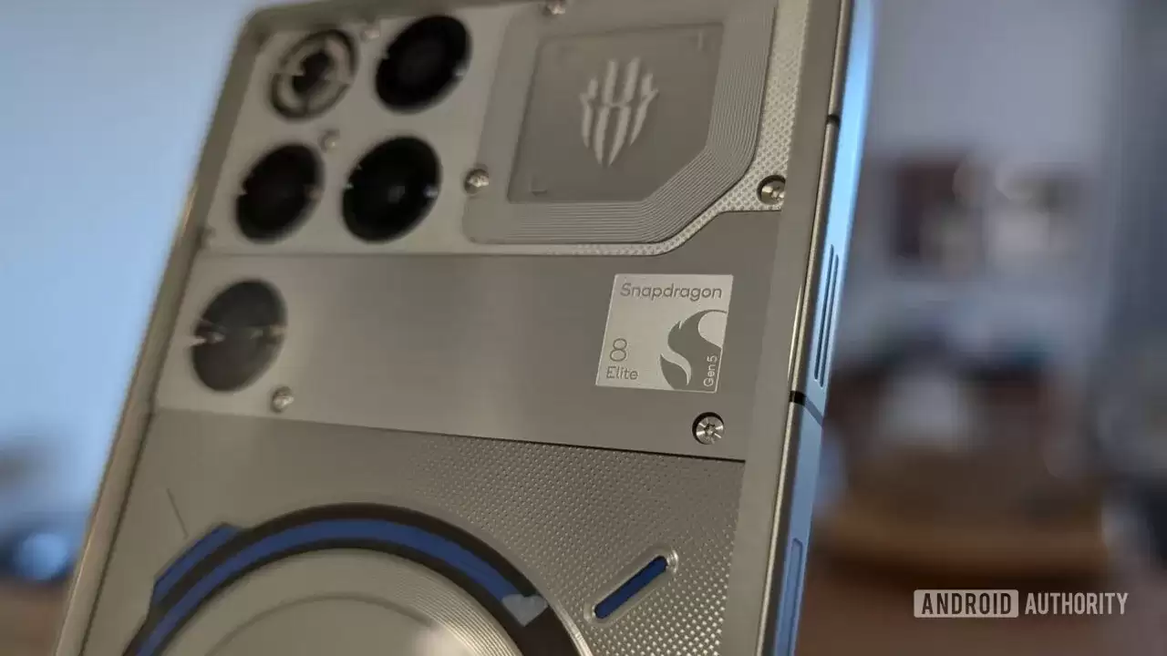 外媒实测:没有强力散热,高通第五代骁龙8至尊版芯片“英雄无用武之地”