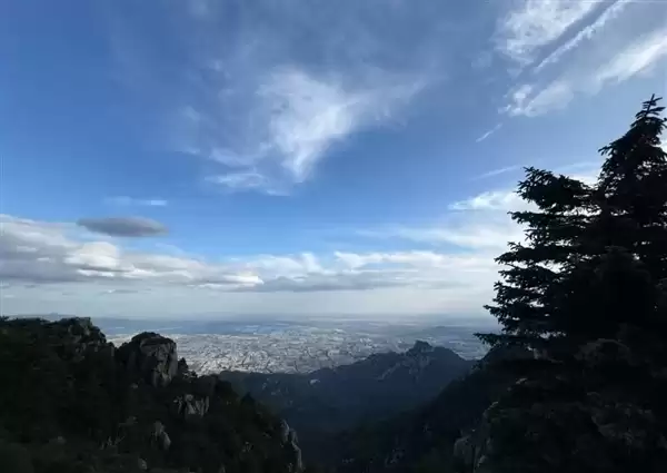 为“改命”在泰山35处文物上涂写 两人被追究刑责