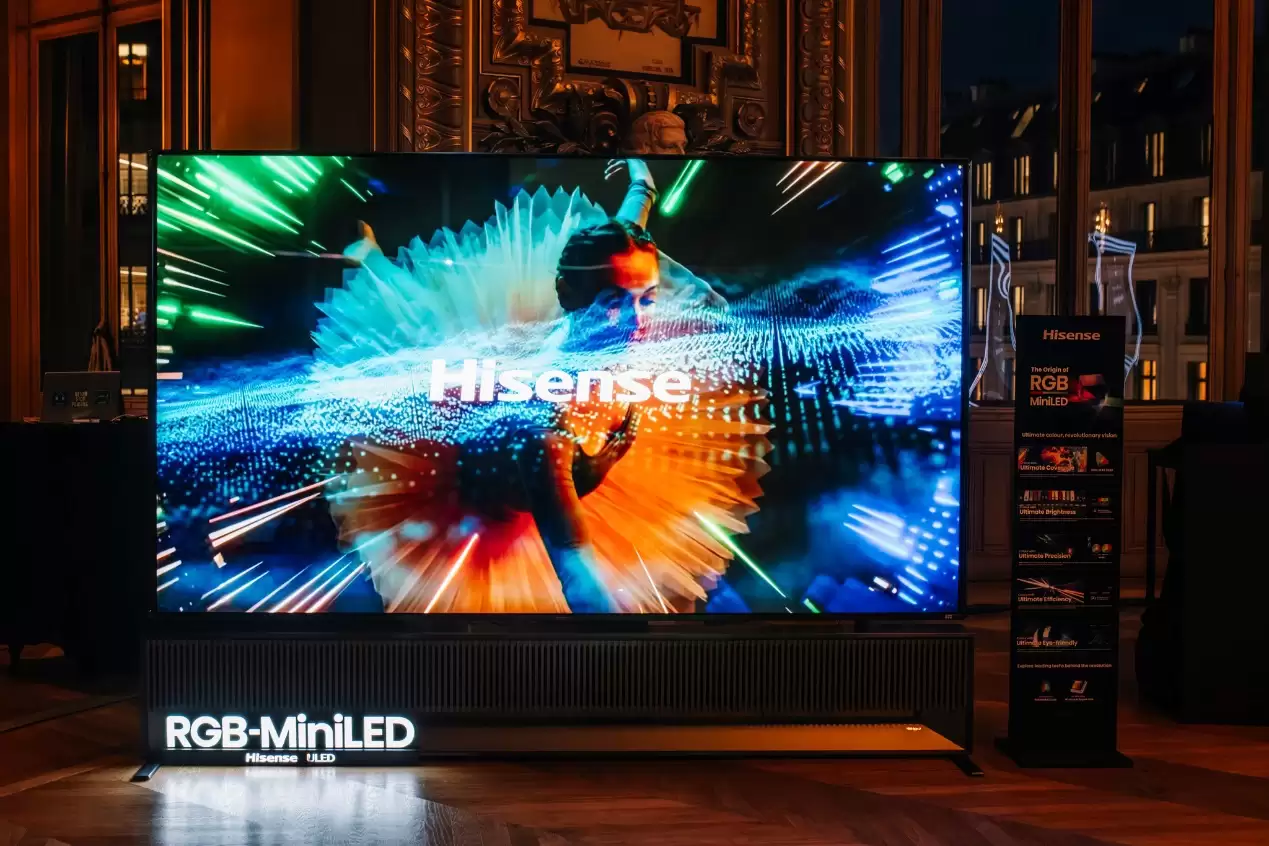 海信 RGB-Mini LED 电视 UX 携帝瓦雷炸场!在法国巴黎歌剧院大秀“好声音”