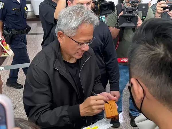 年内第四次：黄仁勋乘专机造访中国台湾！直奔台积电3nm厂区