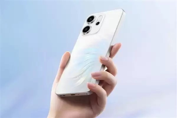 OPPO Reno15支持前后同拍实况图:女生试衣必备神器