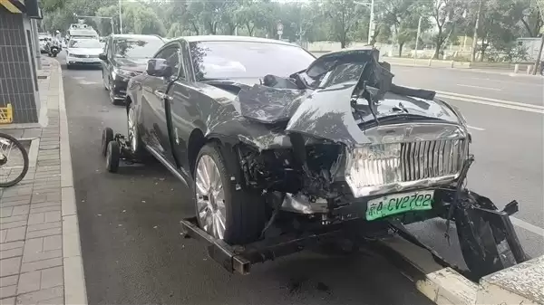 陈震劳斯莱斯车祸后转售，称安全方为真豪华