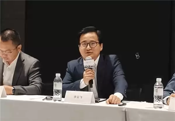 李云飞:中国电动大巴没发生过恶性燃烧事件 比亚迪将坚持磷酸铁锂路线