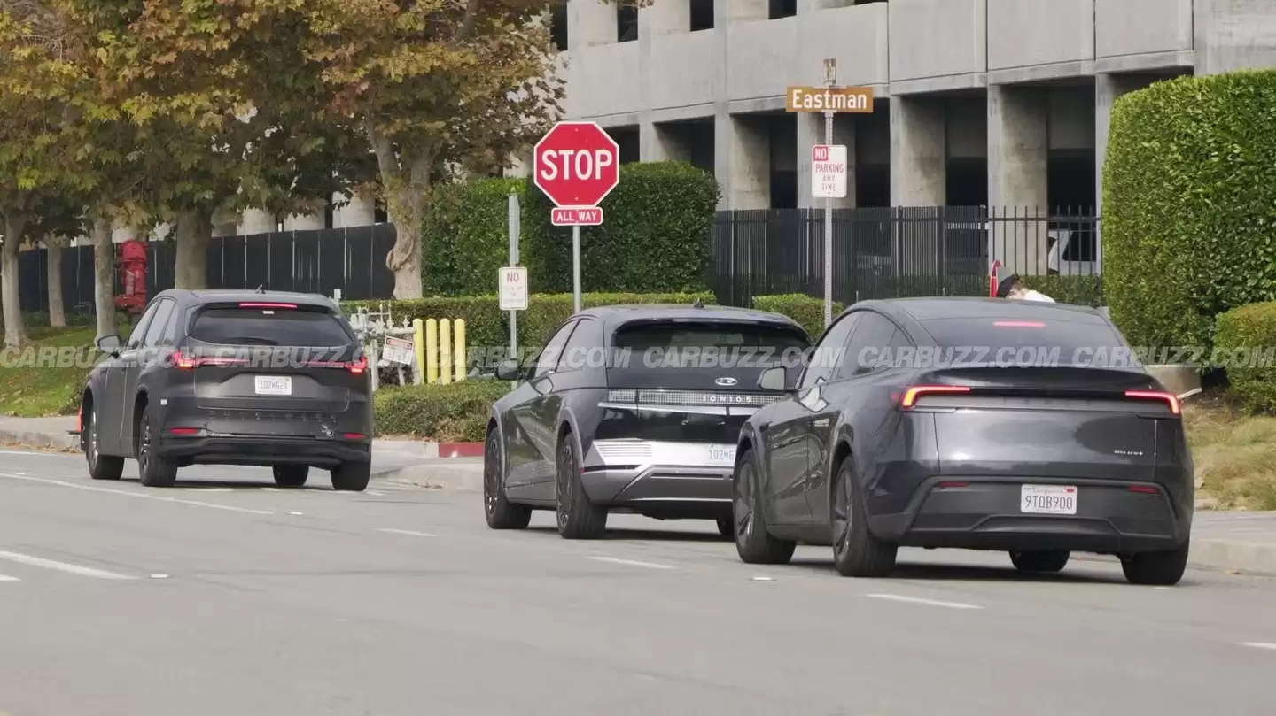 剑指特斯拉 Model Y，马自达全新纯电 SUV 首度现身