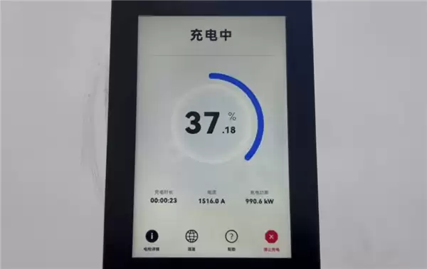 华为兆瓦闪充实测：三把枪同时插 功率接近2000kW！