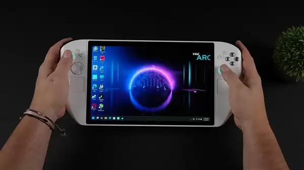 终于看到第二款Lunar Lake掌机!不知名小牌子 11英寸巨型裸眼3D屏幕