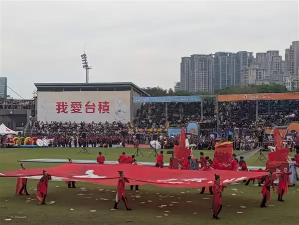 满满的爱！黄仁勋参加台积电运动会：大喊“台积电我爱你 我也是你们的家人”