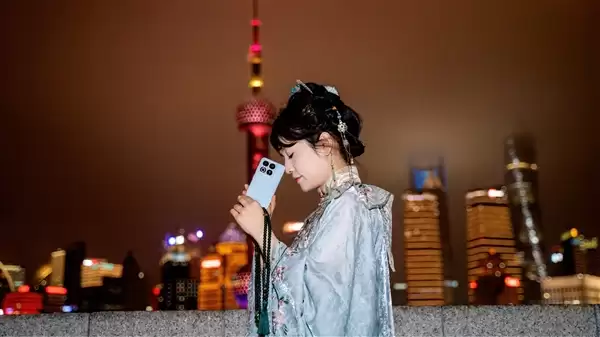 前魅族美女产品经理晒魅族22月白天青:夜景真的很惊艳