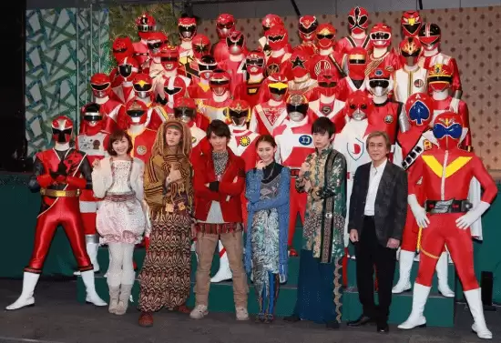 超级战队停播在即,金属英雄卡邦重启接档