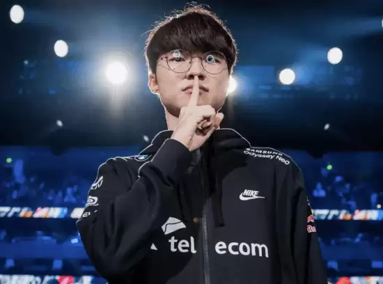 Faker率T1加冕S15冠军，成就六冠王与三连冠伟业