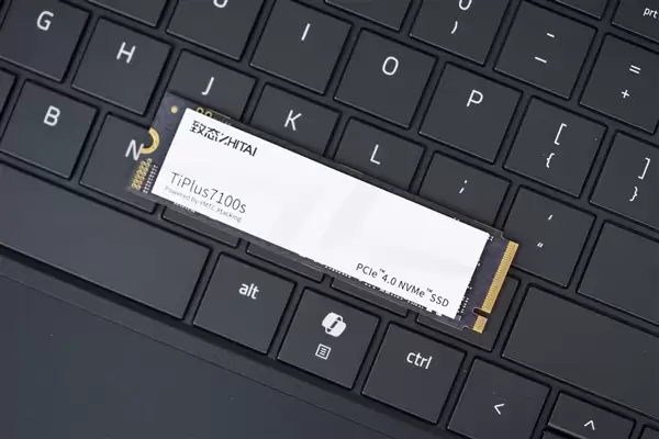 疾速7400MB/s!长江存储致态TiPlus7100s 2TB SSD图赏
