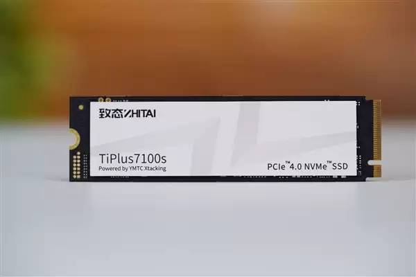 疾速7400MB/s!长江存储致态TiPlus7100s 2TB SSD图赏