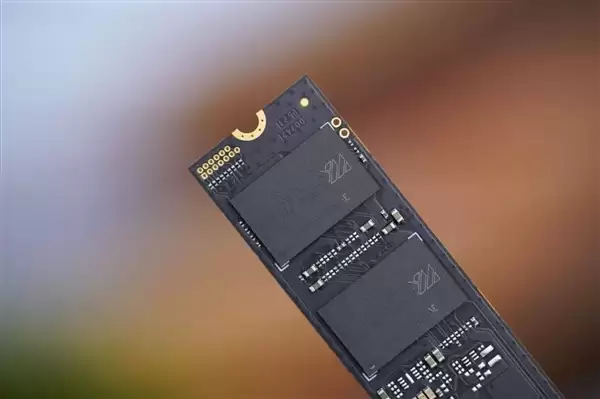 疾速7400MB/s!长江存储致态TiPlus7100s 2TB SSD图赏