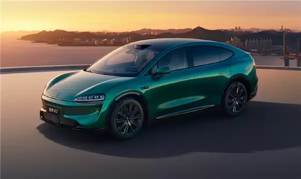 特斯拉Model Y国产强敌!智界R7累计交付量破10万台