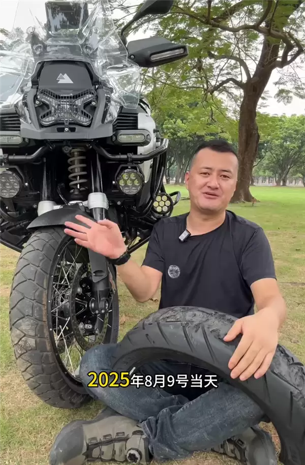 宝马车主背着半条轮胎飞到意大利维权:我只要一个公平