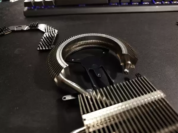 拆开后触目惊心！被吸烟者用了17年的9800GT显卡：看一眼感觉要得肺癌