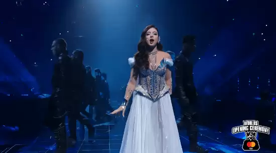 S15总决赛打响!T1对决KT,谁能加冕新王?