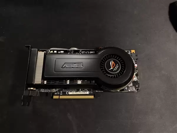 拆开后触目惊心！被吸烟者用了17年的9800GT显卡：看一眼感觉要得肺癌