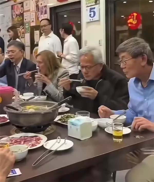 黄仁勋年内第四次造访中国台湾 打卡牛肉火锅店 边吃边卖萌