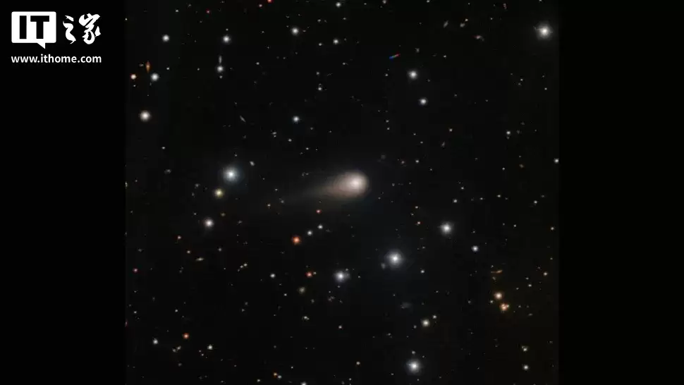 科学家澄清:星际彗星 3I / ATLAS 并未“多次变色”