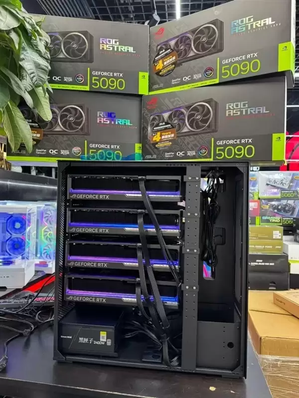 显卡自由:四块RTX 5090组装主机!几乎占据整个机箱