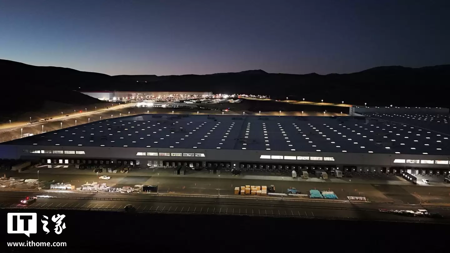 特斯拉公布电动重卡 Semi 工厂内部实景，明年正式量产