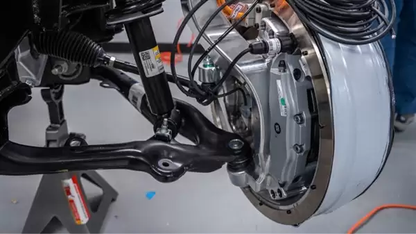 全国首台量产!轮毂电机版东风奕派007申报:功率400千瓦