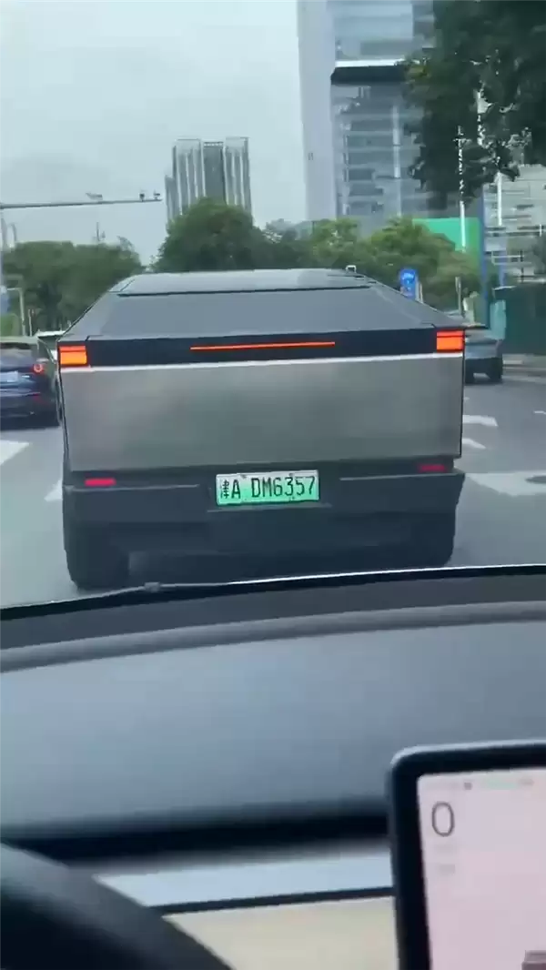 特斯拉cybertruck皮卡上线阿里拍卖平台：无报废年限 可上绿牌