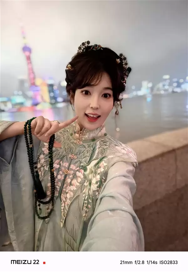 前魅族美女产品经理晒魅族22月白天青:夜景真的很惊艳