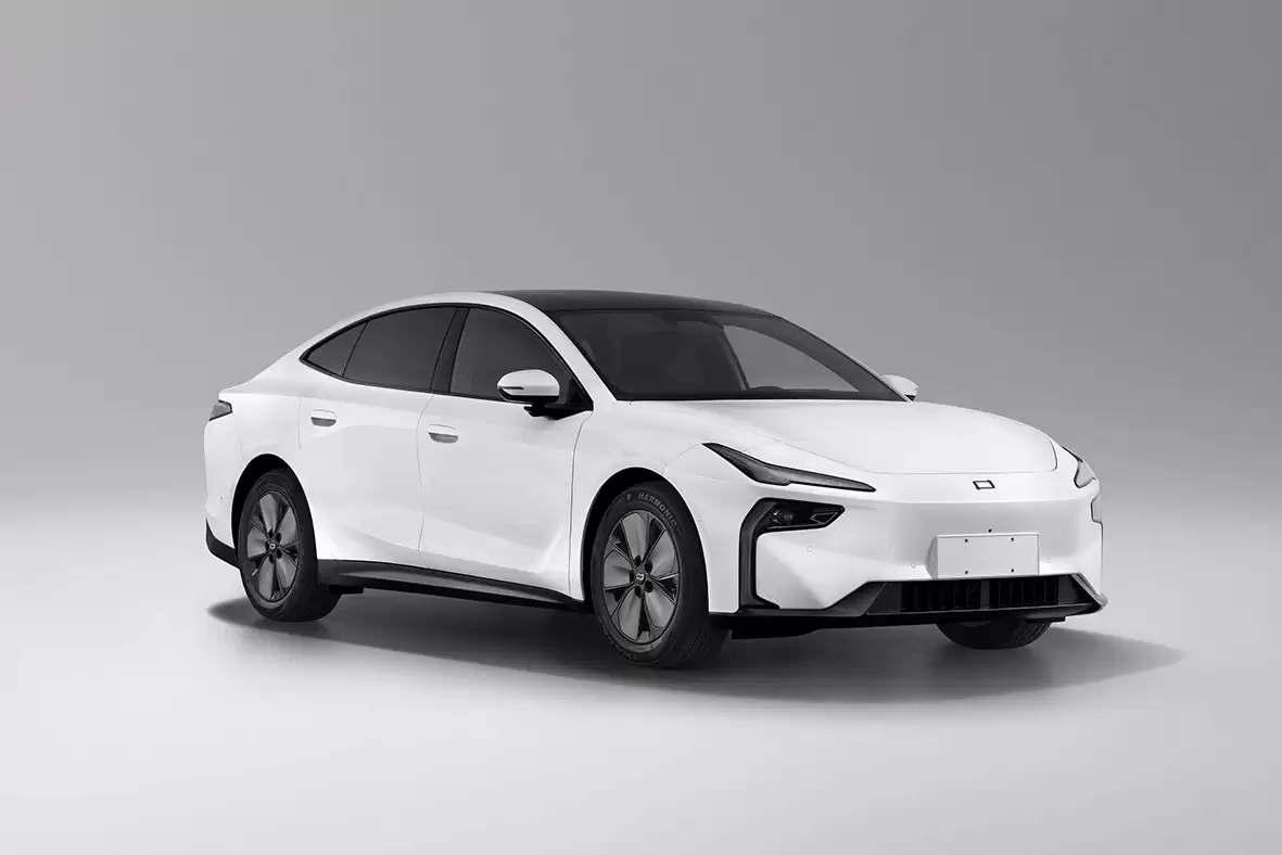 一汽奔腾首款纯电中大型轿车越意 08 申报:外观简洁,配备“FAW”尾标