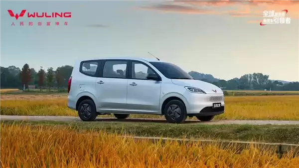 神车五菱宏光家族换新！一车三动力 燃油/纯电/增程全覆盖
