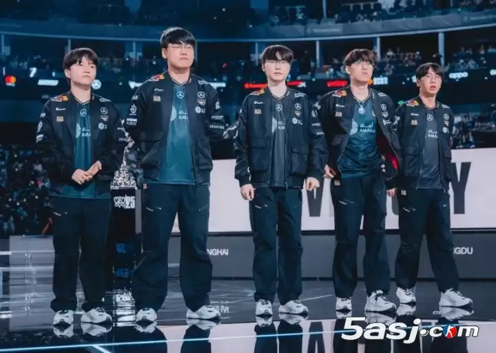 传奇加冕!T1力克KT斩获S15冠军,成就史无前例全球总决赛六冠王伟业 传奇加冕!T1力克KT斩获S15冠军,成就史无前例全球总决赛六冠王伟业