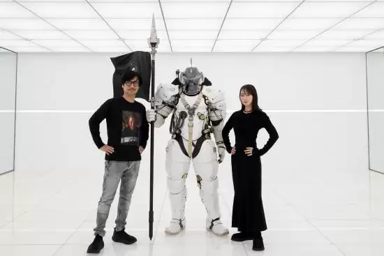 小岛秀夫晒与吉冈里帆合影引热议